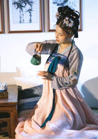 粉嫩绯色av一区二区在线观看_迅雷极速版下载