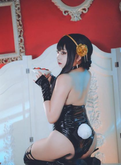 纸钞屋西班牙_JVID性感写真