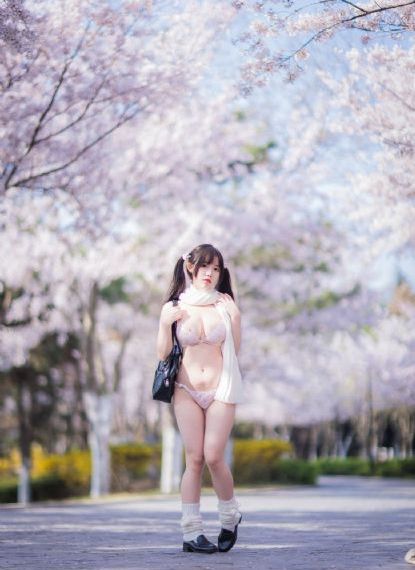 她唇之下免费观看完整版_蓝光电影在线观看