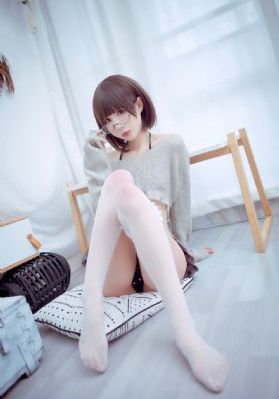 年轻的女老师韩国_4K高清电影在线